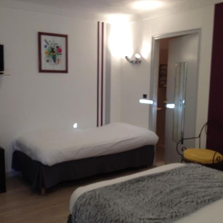 Hotel Lou Caleu Restaurant Le Rocher Des Abeilles Saint-Martin-de-Castillon Exterior photo