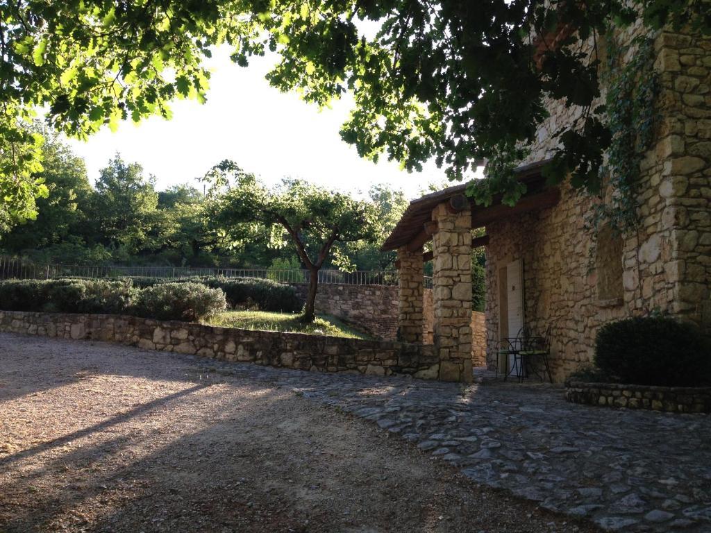 Hotel Lou Caleu Restaurant Le Rocher Des Abeilles Saint-Martin-de-Castillon Exterior photo
